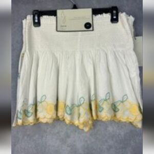 Joie white smocked lemon embroidered cotton Linen shorts. Large